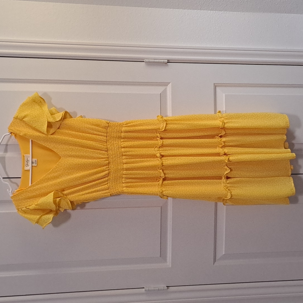 Jessica Simpson Long Flutter Sleeve Dress, Size Medium, Yellow Color